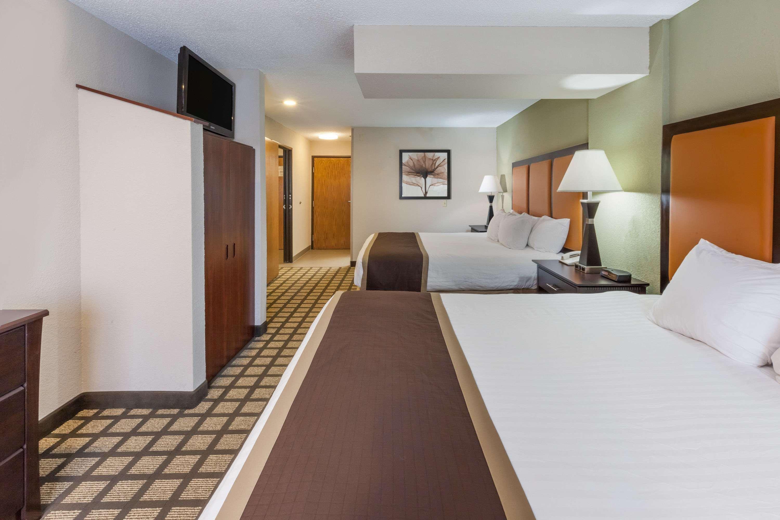 Baymont By Wyndham Gaylord Hotel Exterior photo